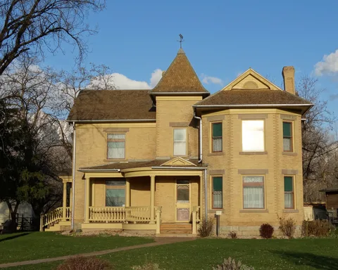 The yellow-brick Victorian farmhouse at Wheeler Historic Farm in Murray
